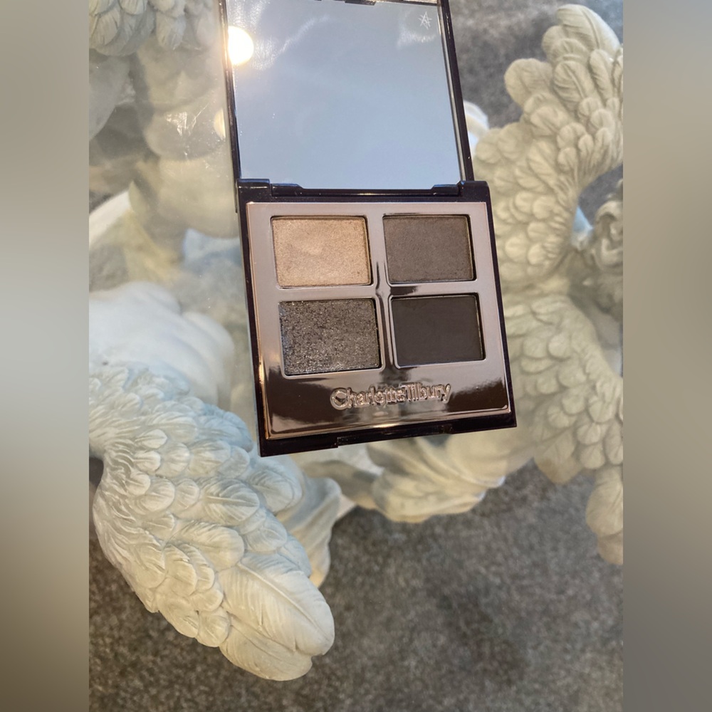 ⭐️ Charlotte Tilbury THE ROCK CHICK
LUXURY PALETTE eyeshadow AUTHENTIC (M260) - Picture 7 of 8
